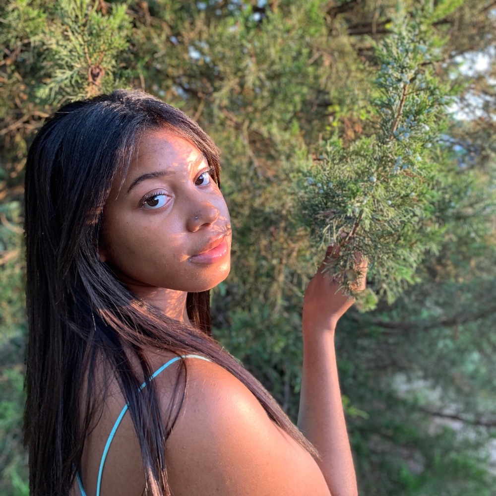 Meet your Posher, Kiana